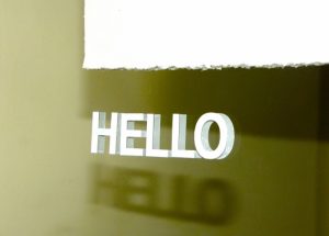 日本の学校では中々教えてもらないネイティブが使う自然な英語の挨拶や表現:TOP5紹介