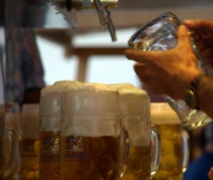 「忘年会」、「飲み会」、「女子会」は英語で何と言う?