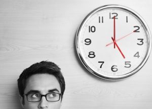 オンライン英会話の予約が取りやすい時間帯や取りにくい時間、曜日はありますか?